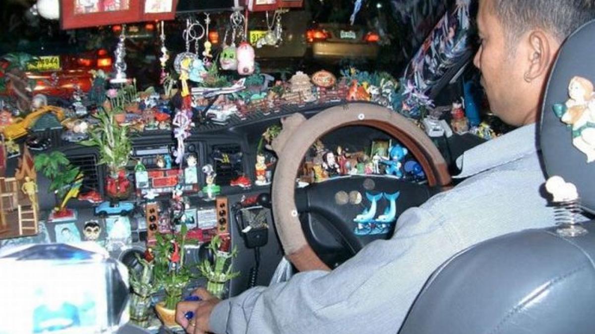 amenda uriasa pentru soferii care isi atarna obiecte de oglinda retrovizoare