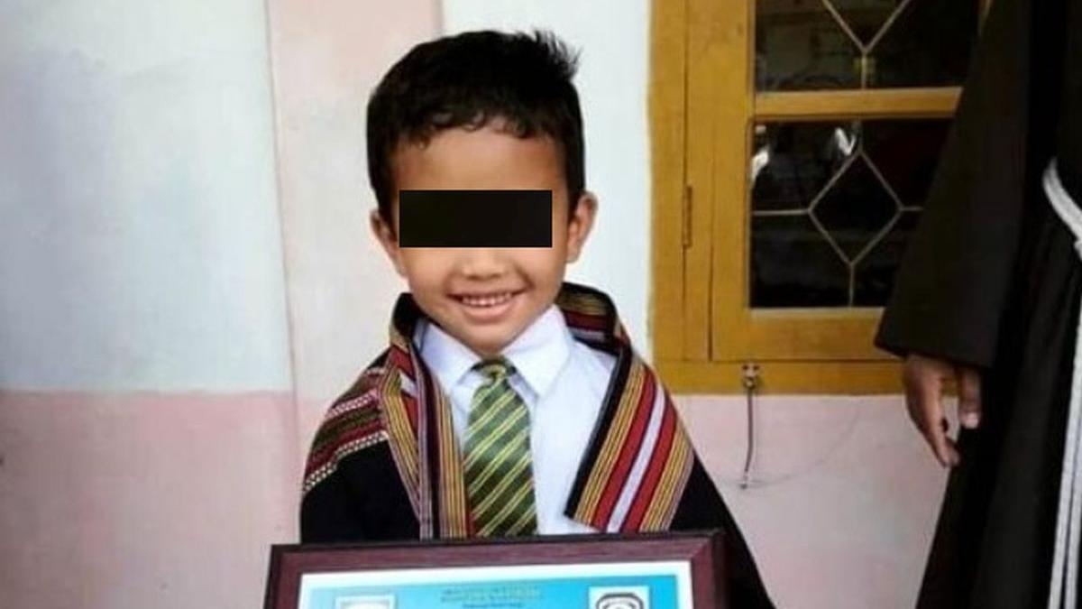 se plimba linistit cu bicicleta iar la un moment dat ceva i a sarit in cale copilasul de sase ani a