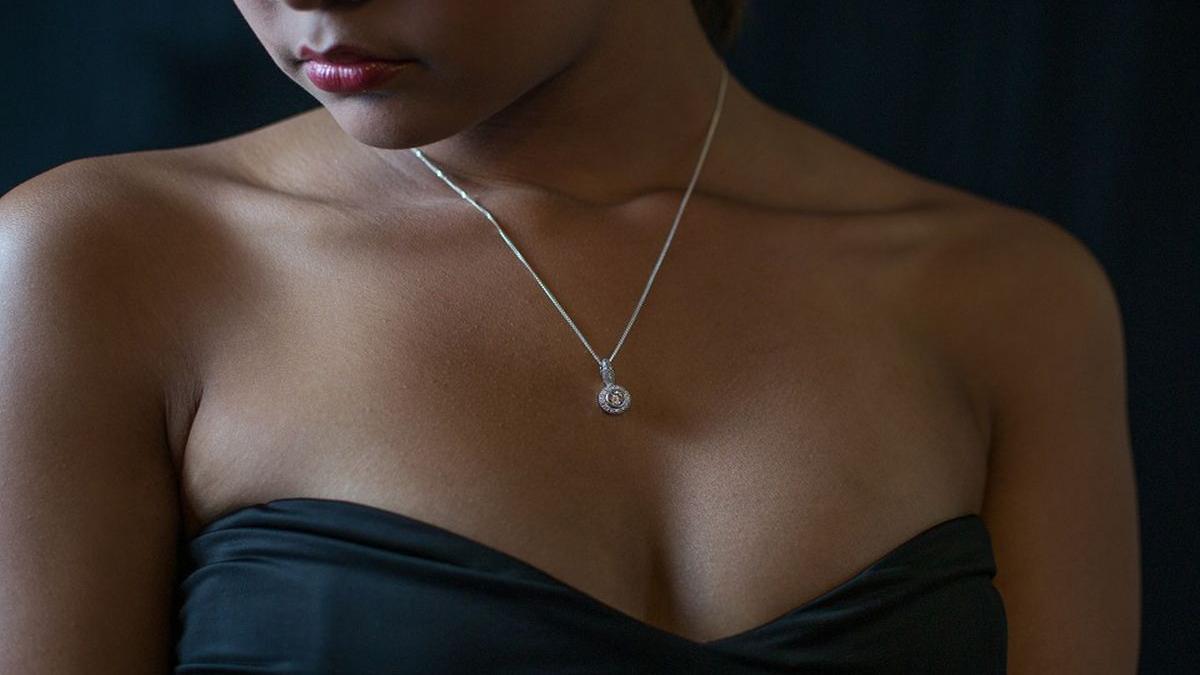 o femeie a vrut sa afle viitorul nestiind ca plateste scump pentru el politistii au actionat