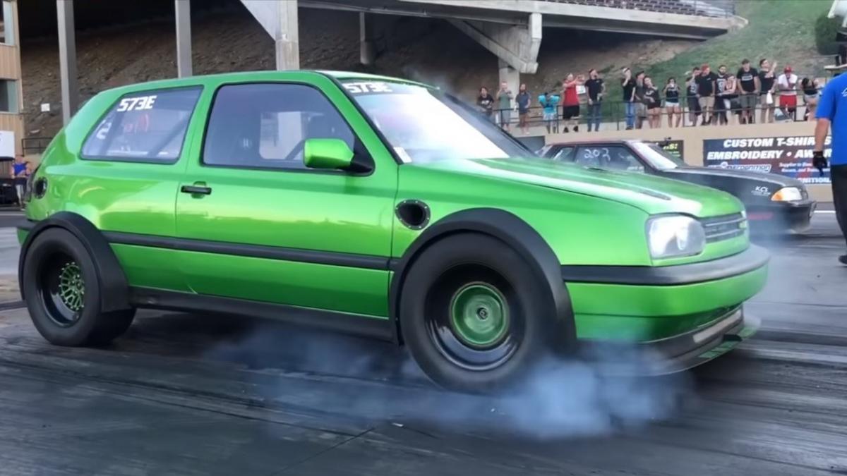 video asa ceva nu ati mai vazut un vw golf cu doua motoare in cat timp atinge 100 km h