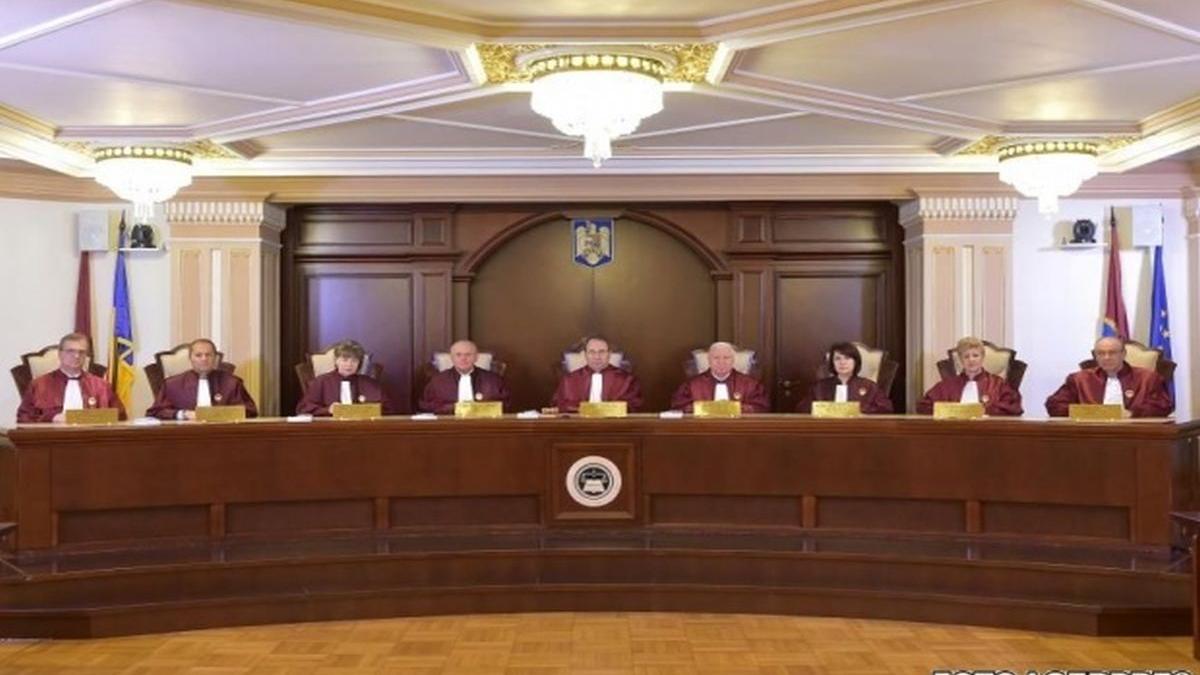 CCR amână decizia privind completurile specializate în corupție