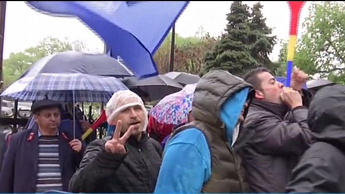 ce precizari au facut reprezentantii ministerului transporturilor dupa protestul angajatilor cfr