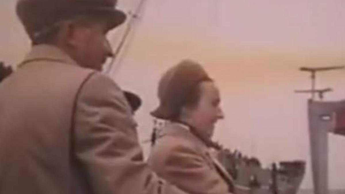 elena ceausescu n a spart sticla 42 arsi de vii mama tata tot n a venit 30 de vaduve 41 de copilasi