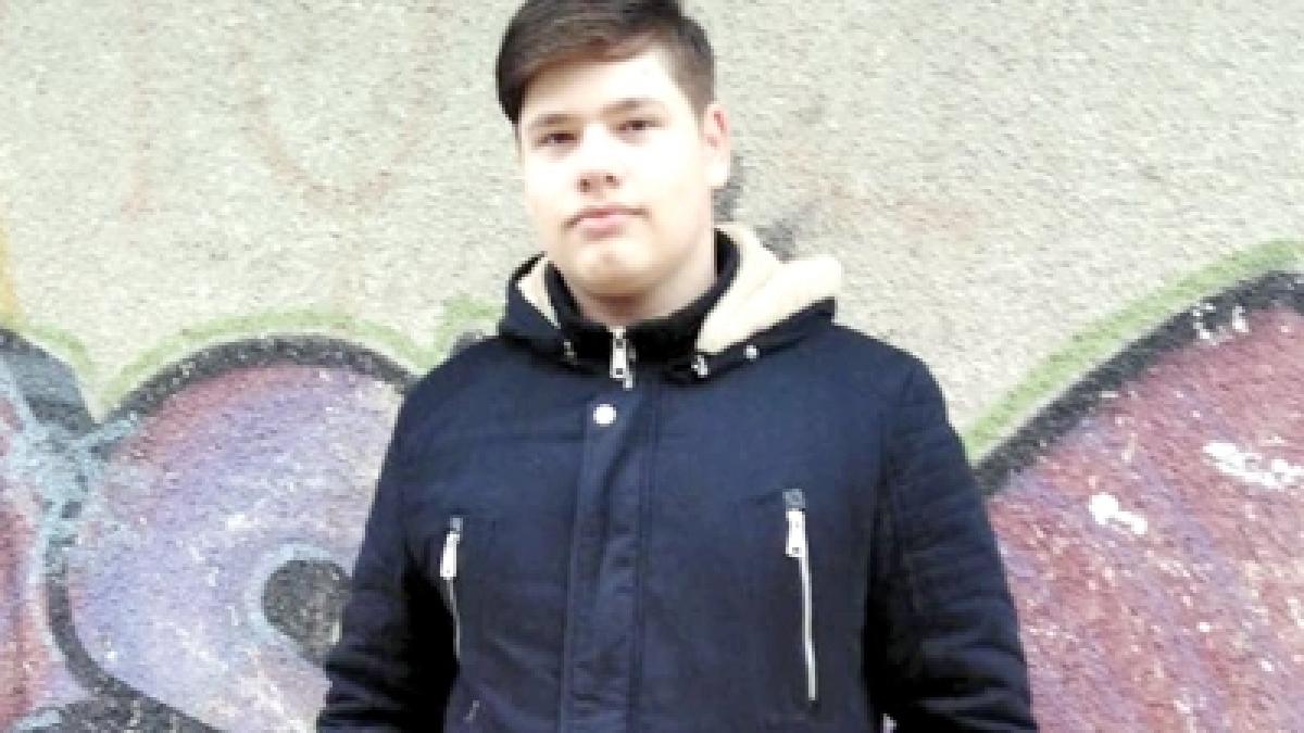 strigatul de ajutor al unui inger cu aripi frante mihai are 17 ani si nu poti citi suferinta pe