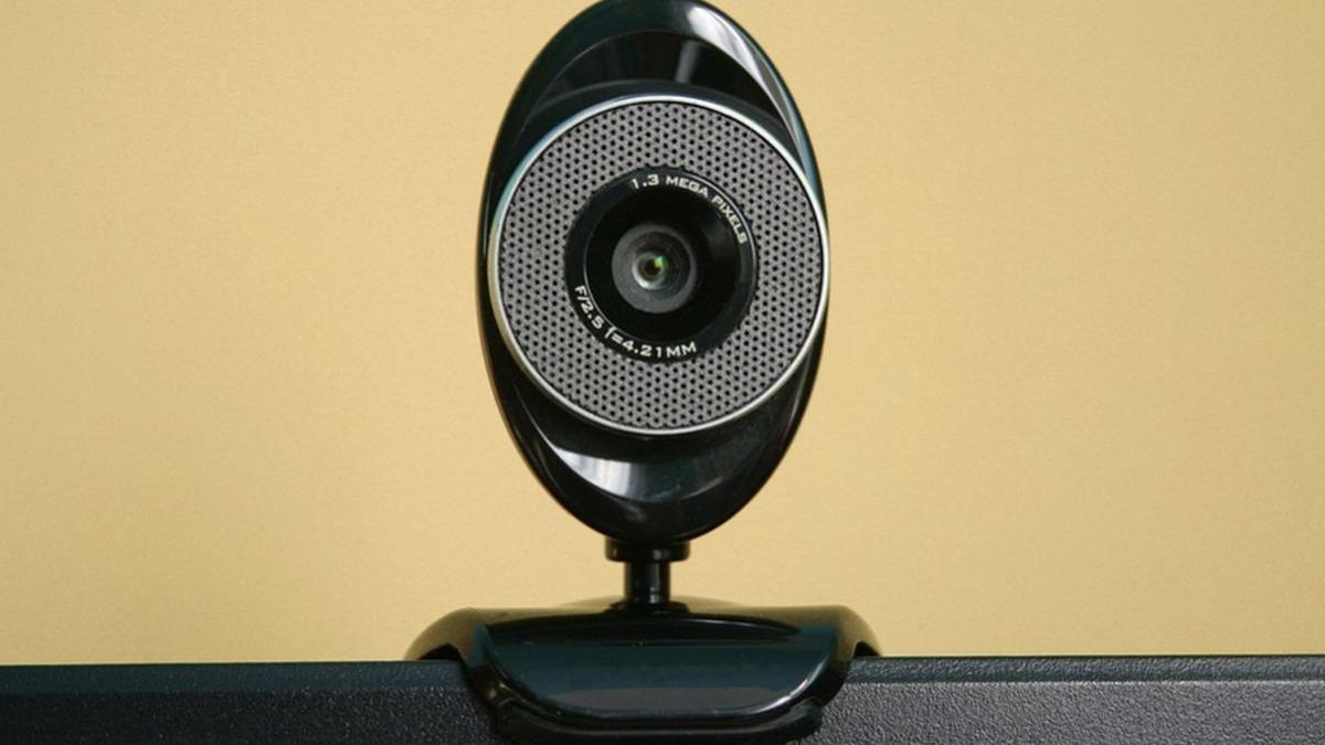 un tanar roman a fost santajat de o fata din maroc care l a pus sa si dea pantalonii jos pe webcam