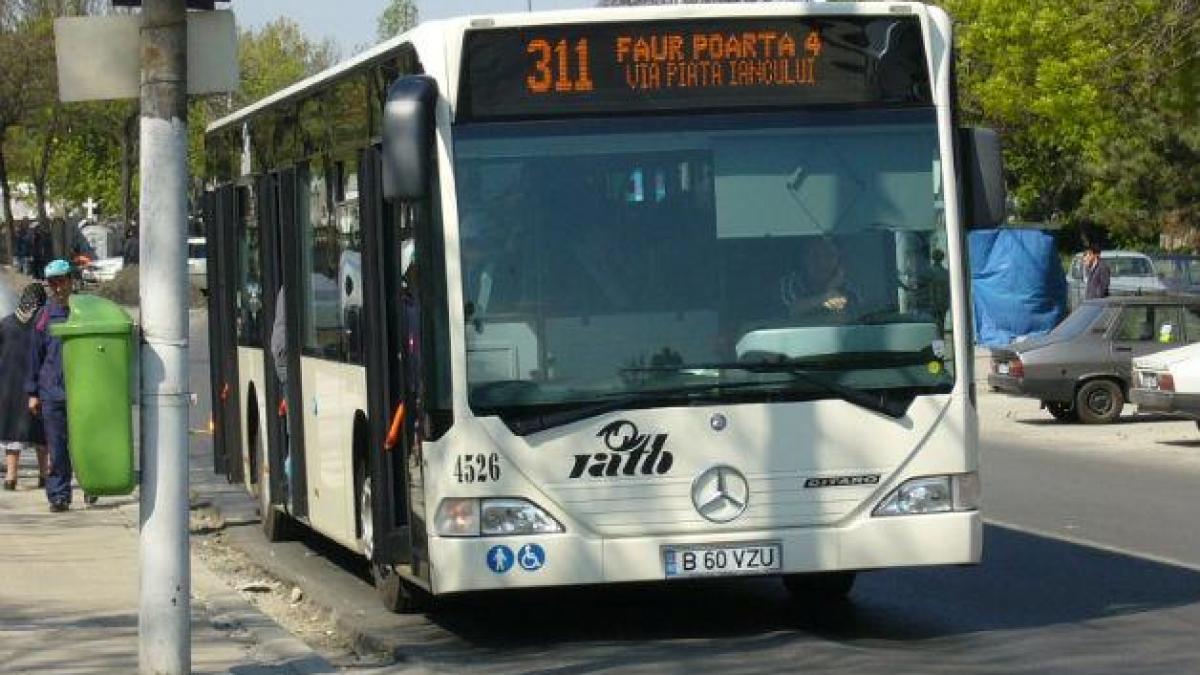 cristina era in autobuzul 311 din bucuresti cand a auzit o tipa vorbind la telefon cand a realizat