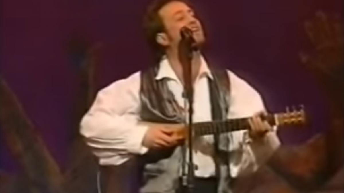 un celebru actor de comedie a murit pe scena spectatorii au crezut ca totul este parte din rol video