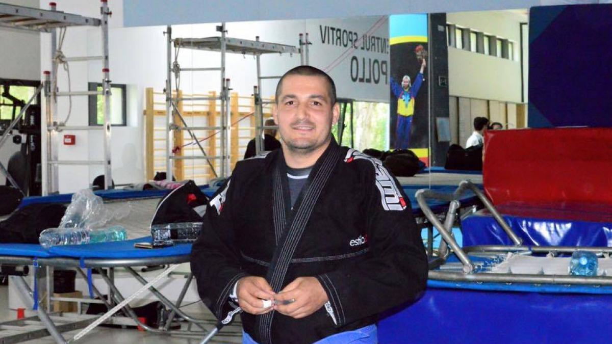 cunoscut antrenor din barlad batut de sapte interlopi cu o ranga sportivul a fost internat de