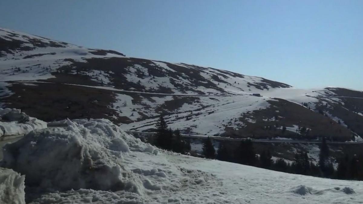 misiune dramatica in toiul noptii turisti blocati mai bine de 8 ore pe munte