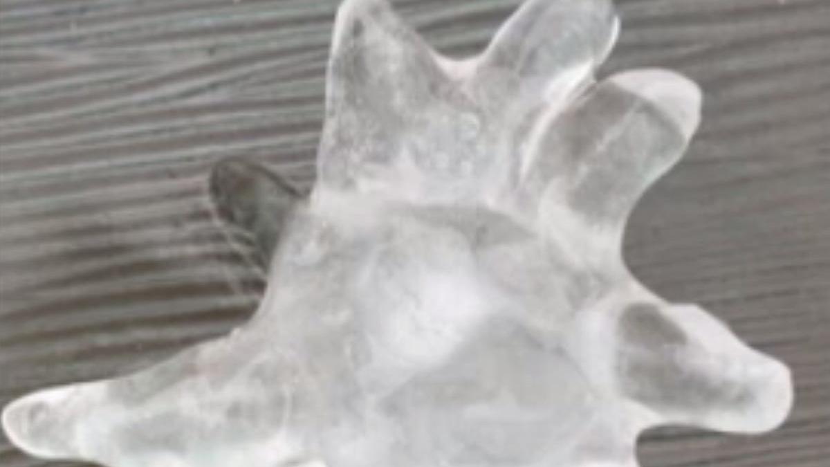 fenomen ciudat in timpul unei furtuni din cer cadeau bucati de grindina in forme bizare n am vazut