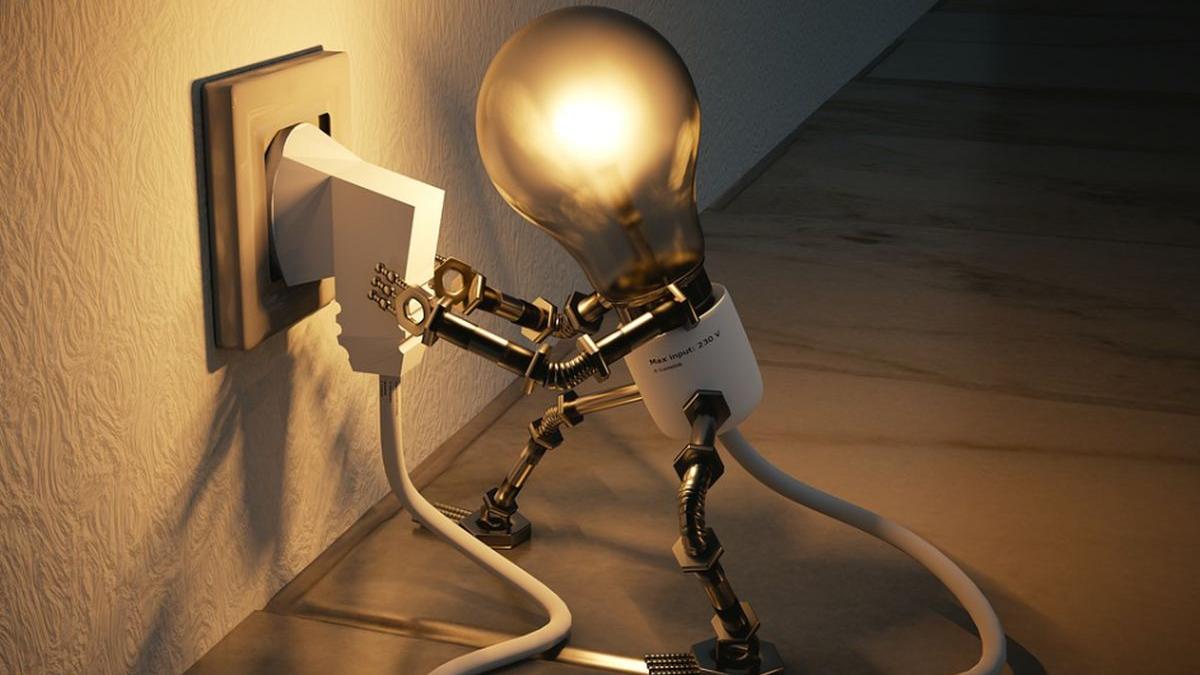 romanii isi pot reduce la jumatate factura la electricitate cum e posibil