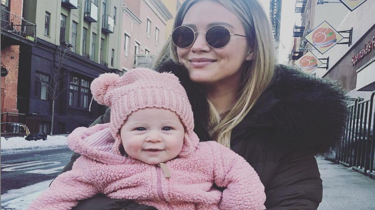 hillary duff a postat un video emotionant de la nasterea fetitei sale in care bebelusa dechide larg