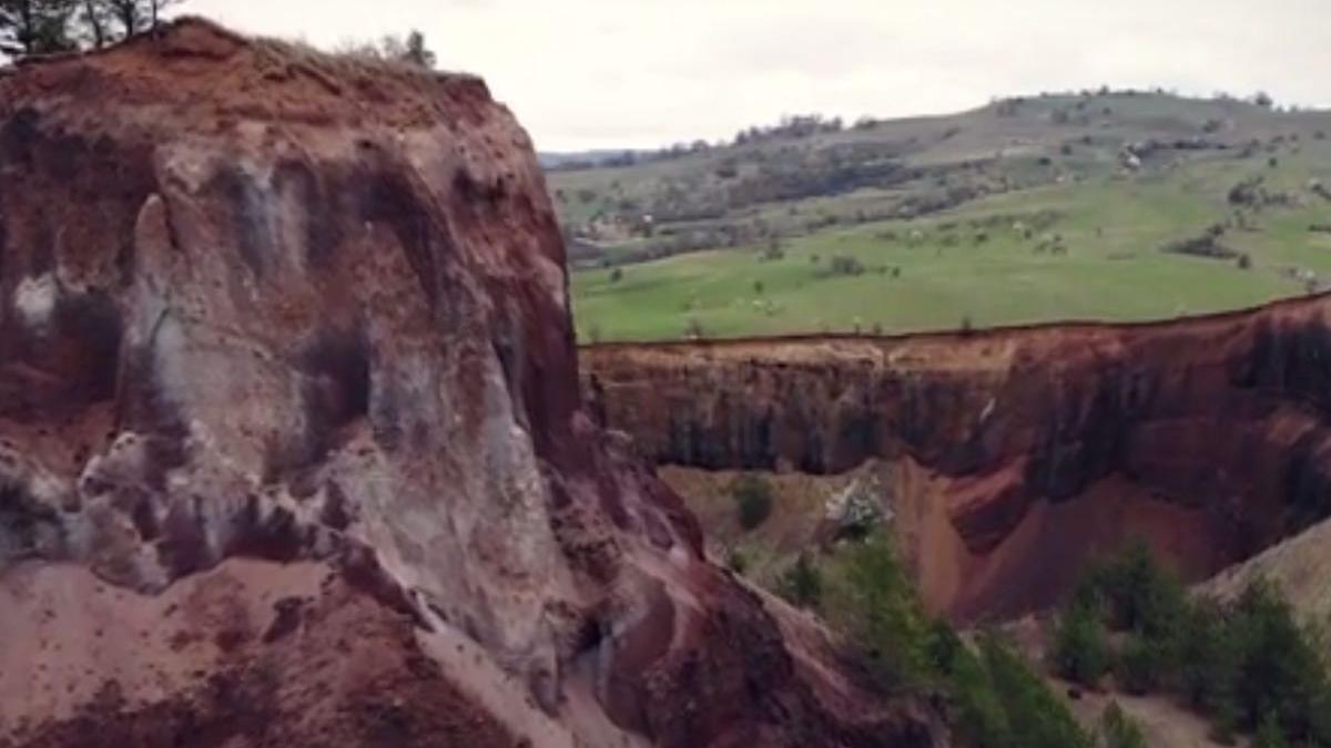 loc de o frumusete rara ultimul vulcan care a erupt in romania la doar o ora de mers cu masina de