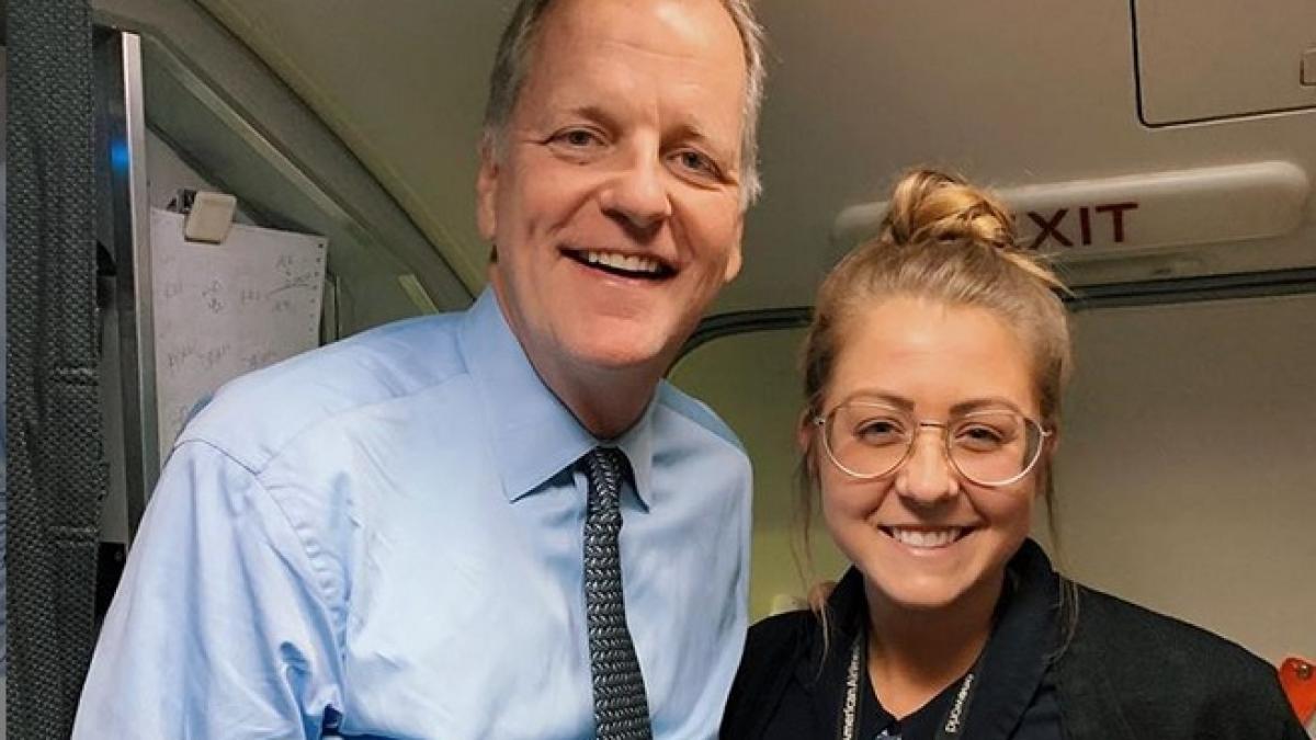 povestea adevarata a unei stewardese zilele trecute eram in avion cand am varsat o tava cu bauturi