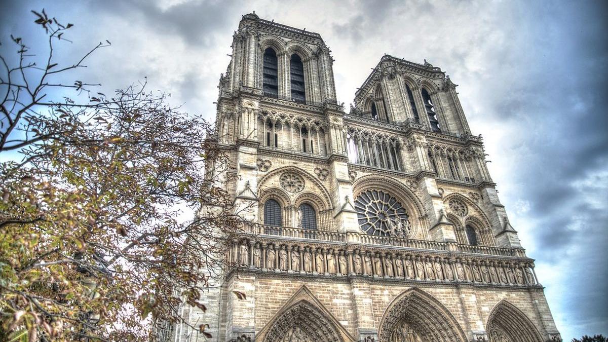 donatie de milioane de dolari din partea disney pentru reconstructia catedralei notre dame din paris
