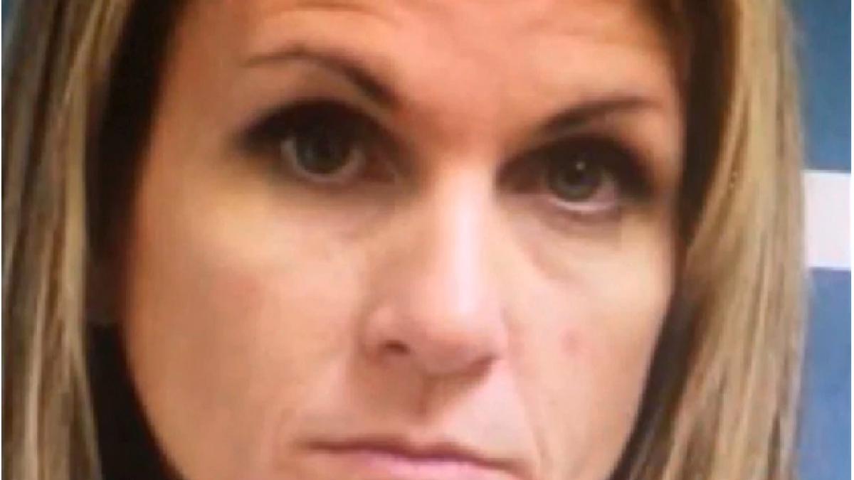 femeia le oferea tigari si alcool iubitilor fiicelor ei dupa care ii seducea si ii convingea sa