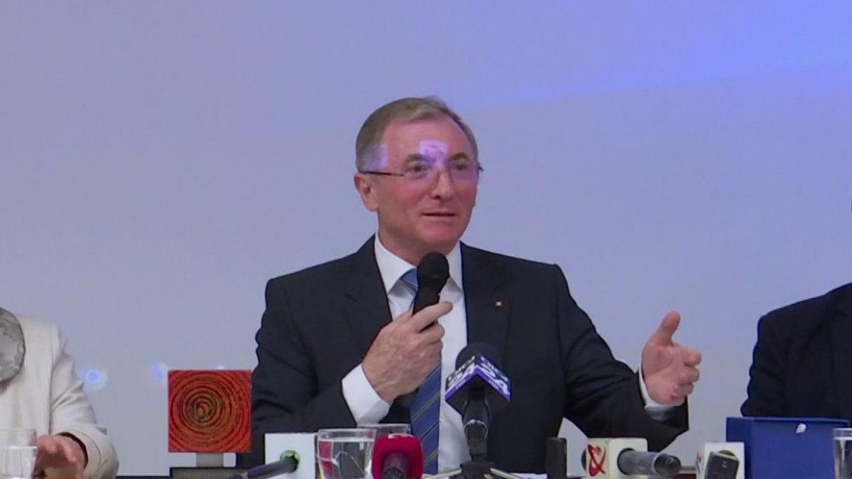 protest la grupul de diaglog social din cauza premiului acordat lui augustin lazar