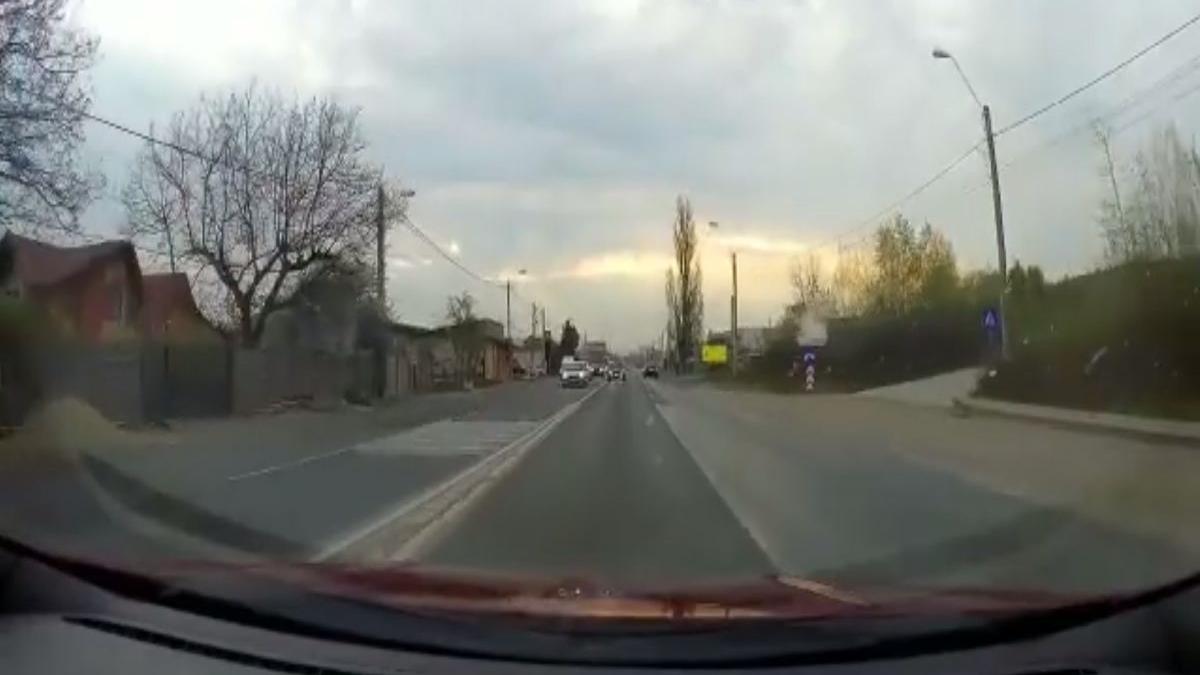 video infiorator de la o soferita din hunedoara ce a surprins femeia pe sosea video