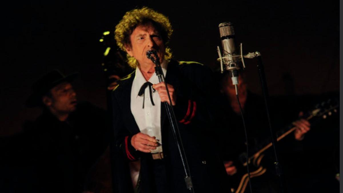 un mare cantaret iritat de spectatorii care faceau poze ori cantam ori pozam