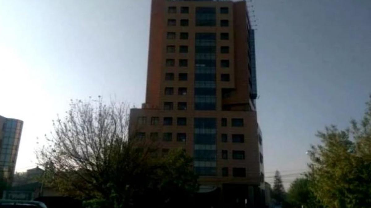 mai ceva ca in filme muncitori din iasi implicati intr o bataie cu cutite si bate chiar in cladirea