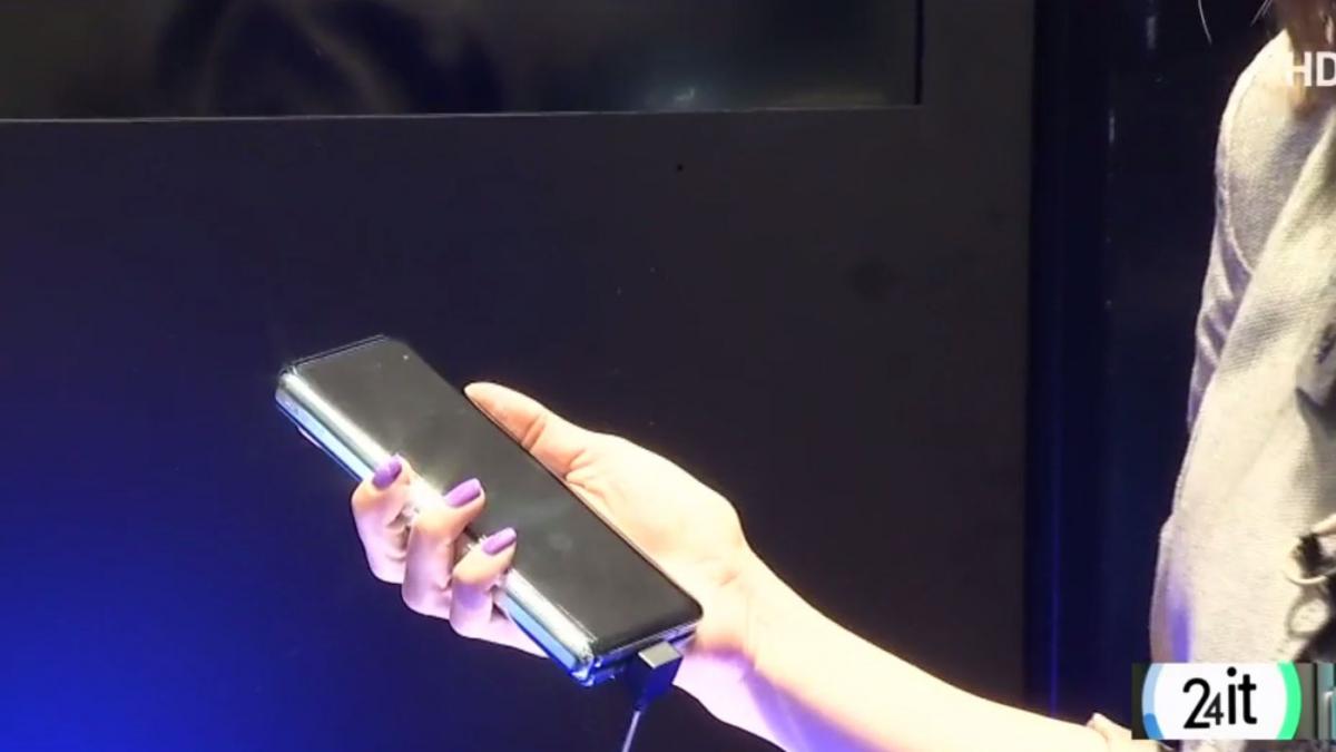 24 it a inceput era telefoanelor pliabile primele impresii despre samsung galaxy fold