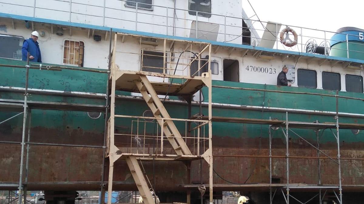 incendiu de proportii la o ambarcatiune din giurgiu zona santierul naval