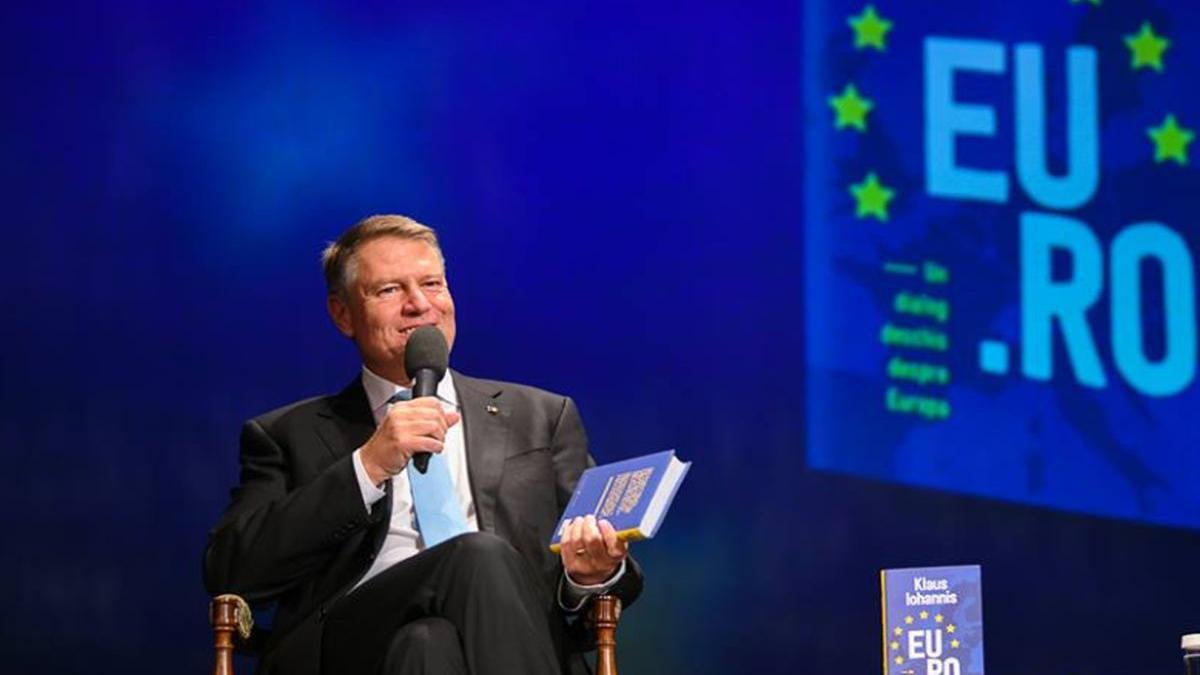 klaus iohannis este criticat dur dupa ce si a lansat cea de a treia carte scrierea este mediocra si