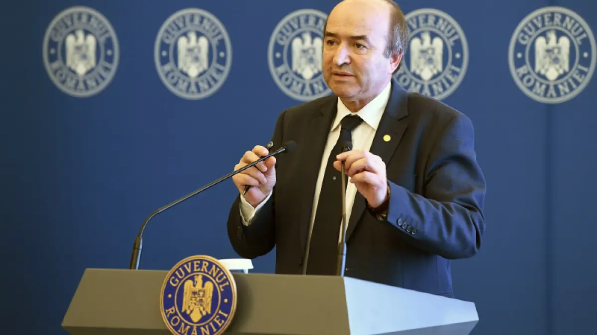 tudorel toader nu renunta ce face ministrul demisionar al justitiei in plin scandal