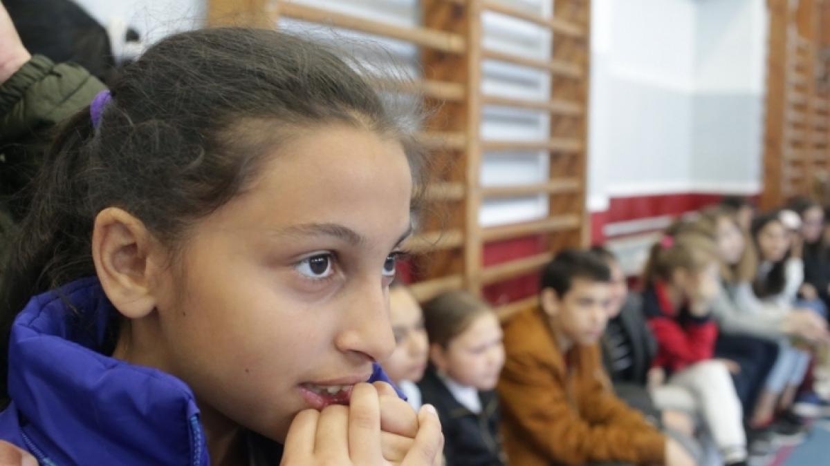 50 de copii de la o scoala din sectorul 5 au primit cadouri din partea guvernului