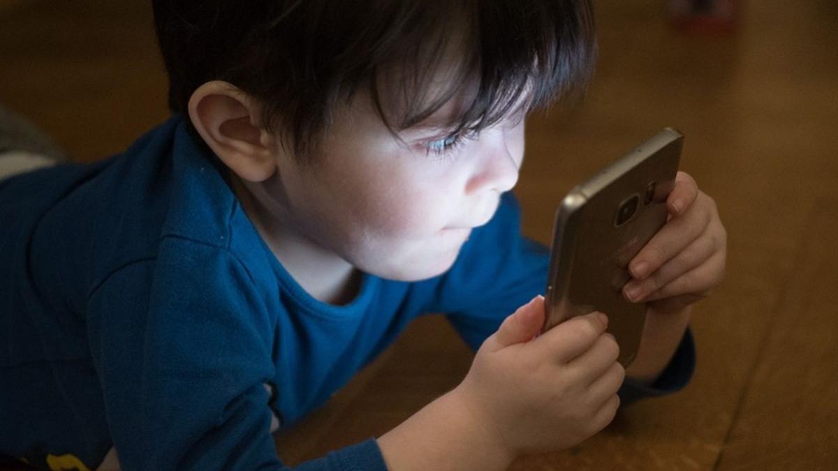 avertisment de la organizatia mondiala a sanatatii copiii sub doi ani nu ar trebui lasati deloc in