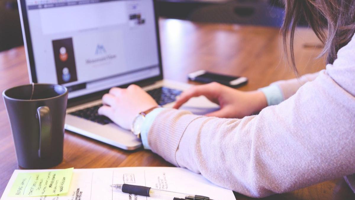 emag reduceri 3 laptopuri bune mai ieftine si cu jumatate din pret