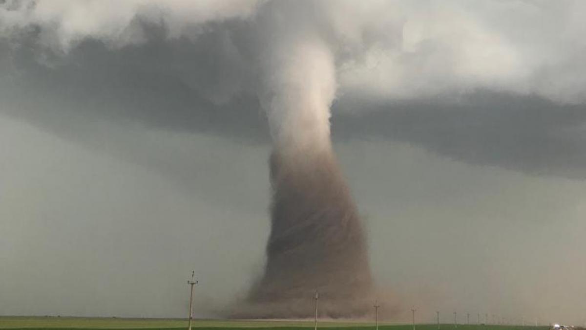 ce viteza avea vantul in momentul in care s a format tornada din judetul calarasi