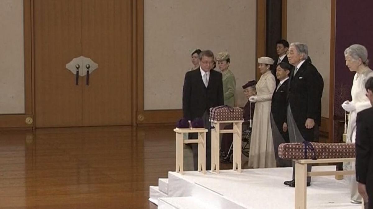 imparatul japoniei akihito abdica oficial