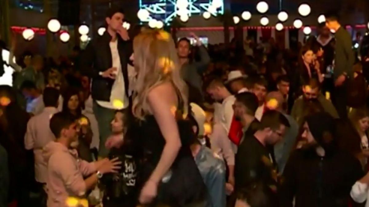 mii de oameni au petrecut in cluburile de fite de pe litoral delia a facut mare show iar tinerii s