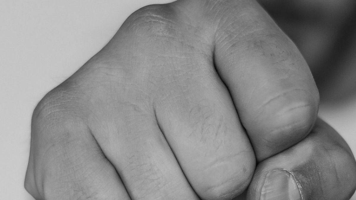 vacanta de cosmar pentru o familie din bucuresti oamenii au primit pumni si picioare de la