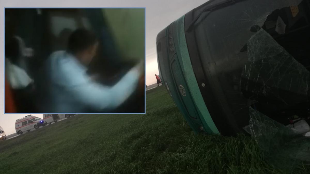 imagini incredibile cu momentul in care autocarul a fost luat pe sus de tornada din calarasi video