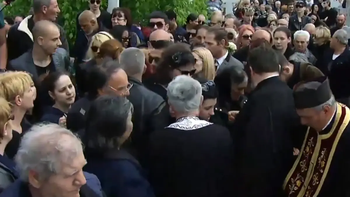 a aparut de nicaieri la inmormantarea lui razvan ciobanu oamenilor nu le a venit sa creada ca e