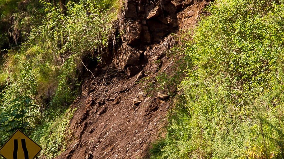 alerta in comuna constanteana cumpana pamantul a luat o la vale iar oamenii sunt speriati ca si ar