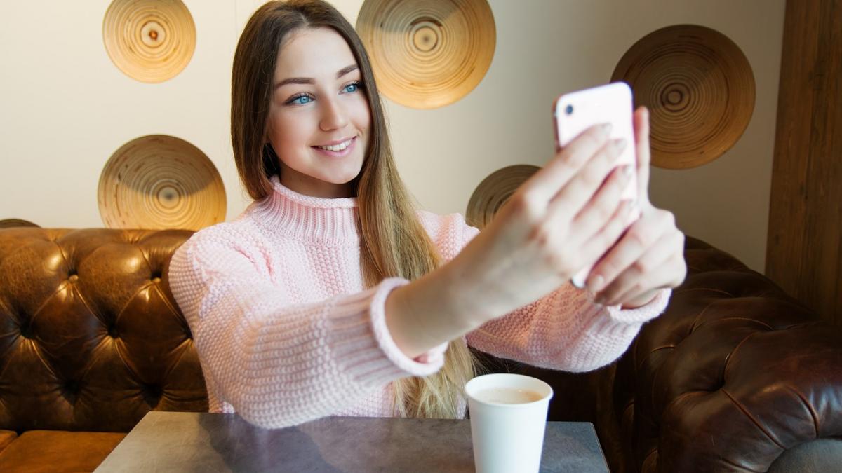 tanara din targoviste a cunoscut un barbat din egipt pe internet si a crezut ca i a pus dumnezeu