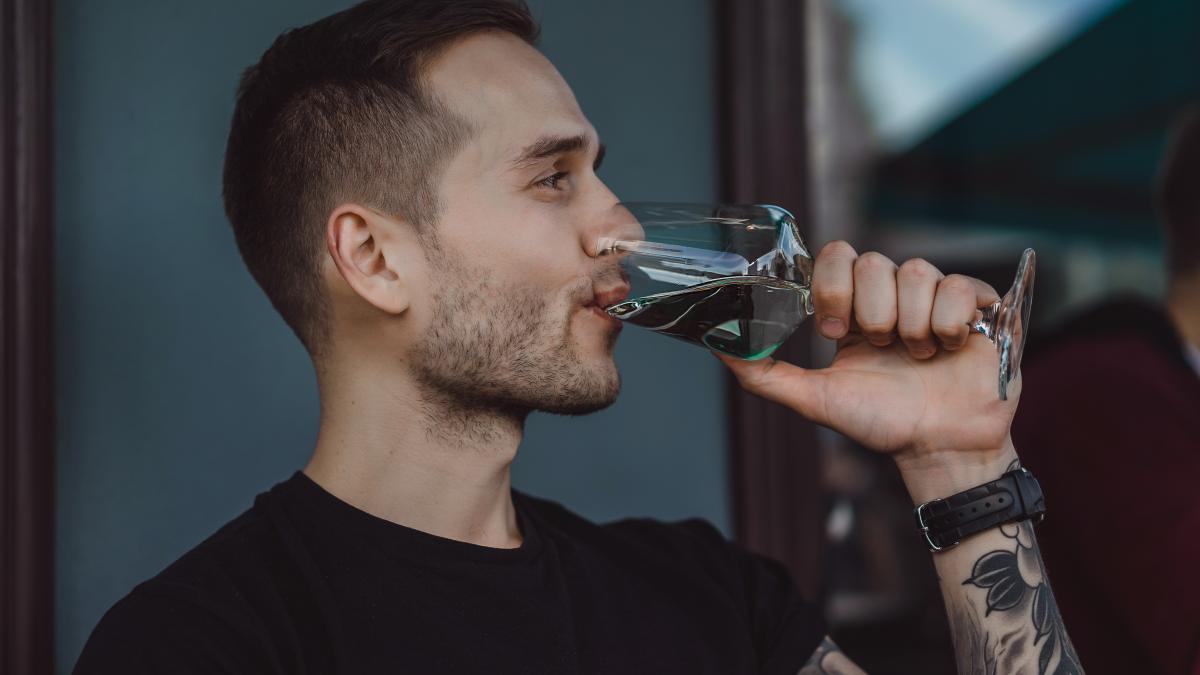 vrei un tatuaj afla daca ai voie sa consumi bauturi alcoolice inainte sa il faci p