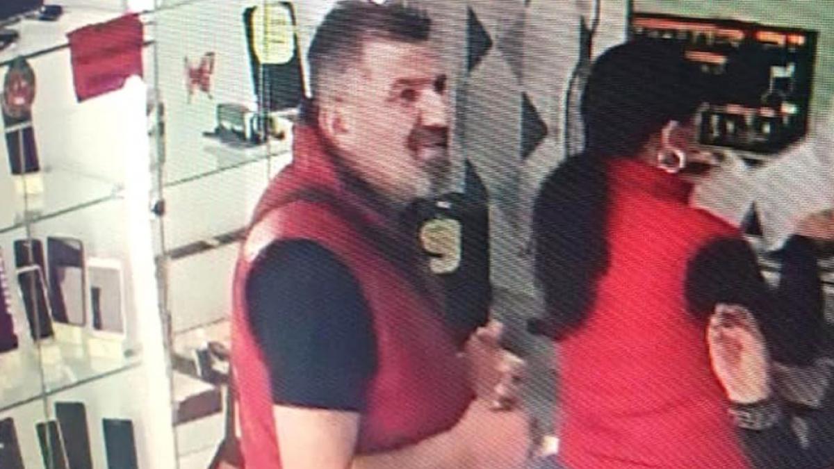 a intrat intr un amanet din mangalia si a inceput sa se comporte ciudat mai tarziu cand angajatii s