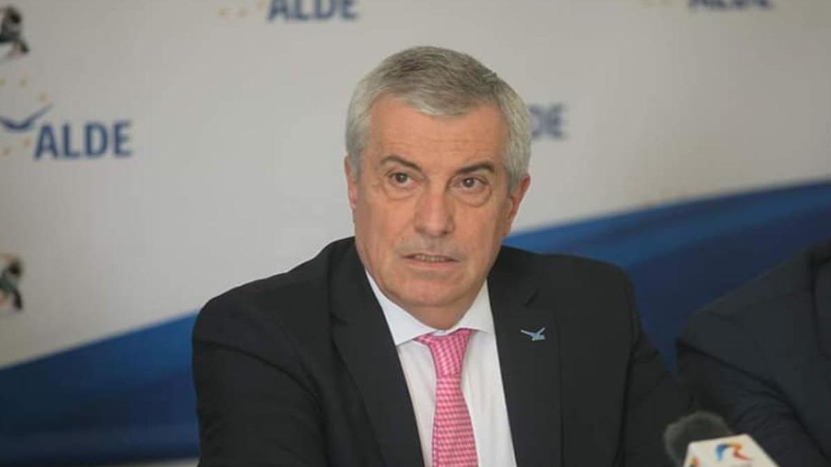 tariceanu mesaj surprinzator pe facebook sunteti frumosii nebuni ai societatii