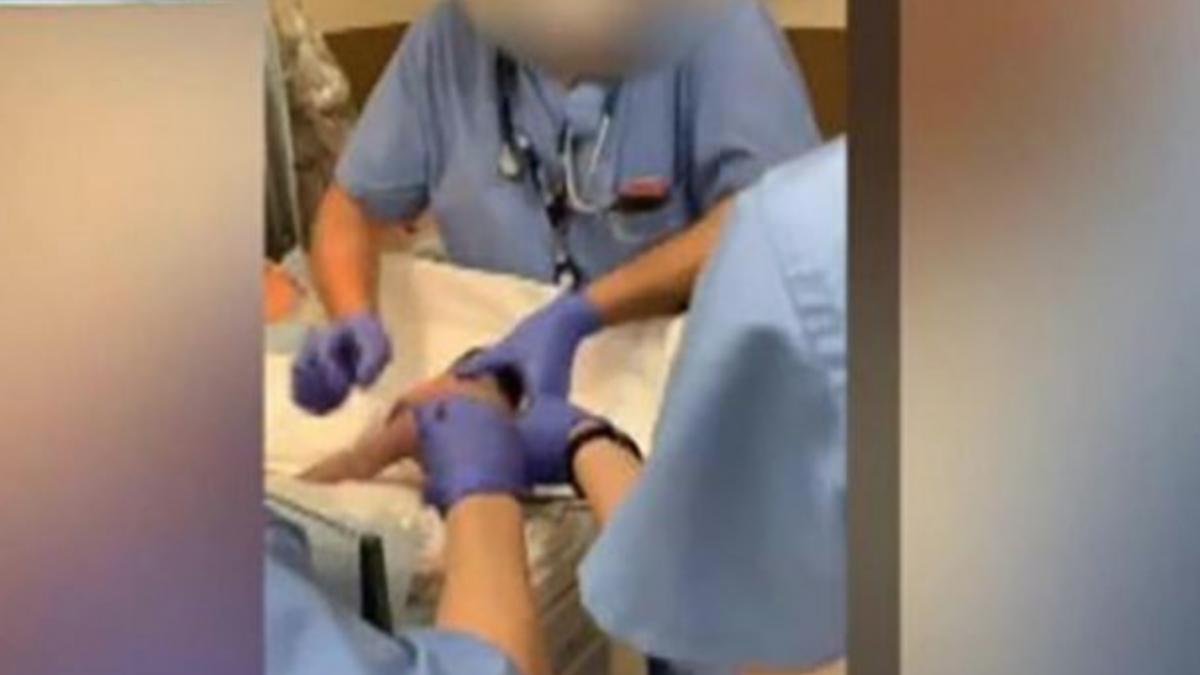 bebelus nascut prematur scapat de medici din maini parca umblau cu un sac de cartofi