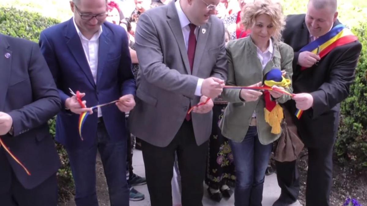 carmen avram la inaugurarea scolii din ferigile o sa va reprezint cu drag in parlamentul european