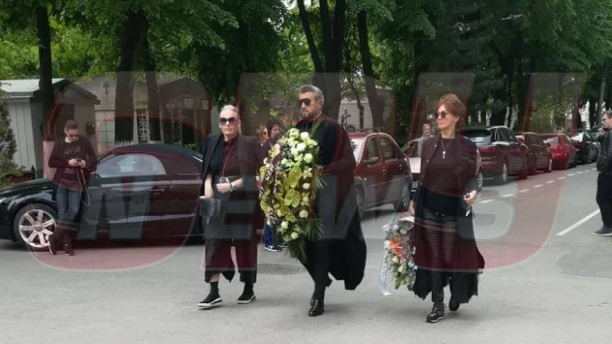 catalin botezatu din nou indurerat asa a ajuns la biserica pentru slujba de inmormantare a lui alex