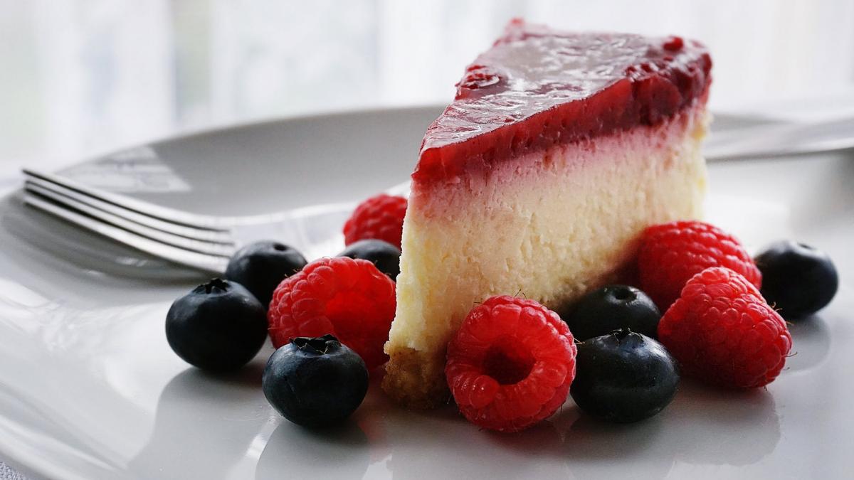 reteta cum preparam cel mai bun cheesecake cu zmeura in doar 30 de minute