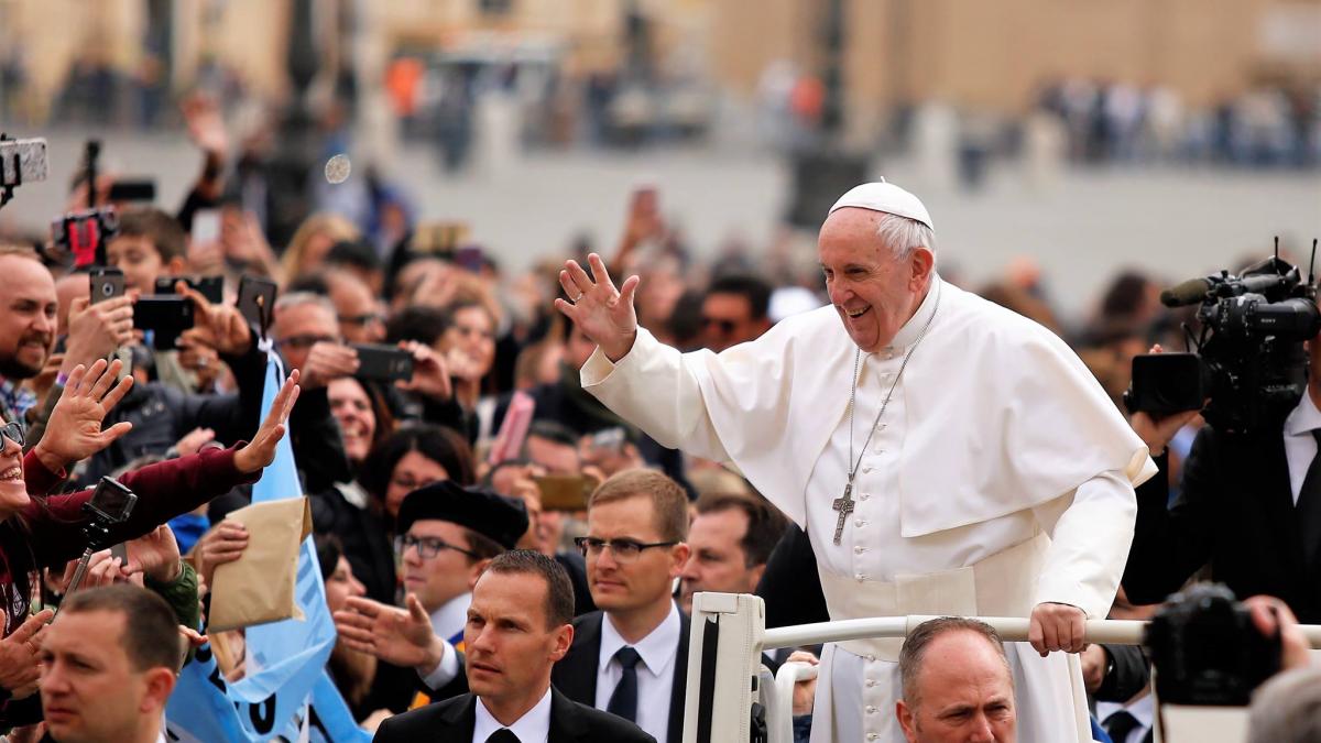 Papa Francisc a ajuns în Bulgaria 