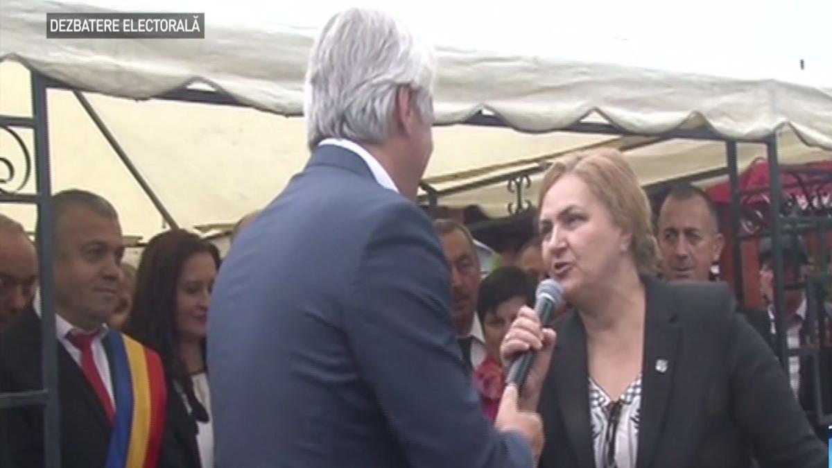 bataie pe microfon in campania electorala senatoarea pnl carmen harau i a luat microfonul lui eugen