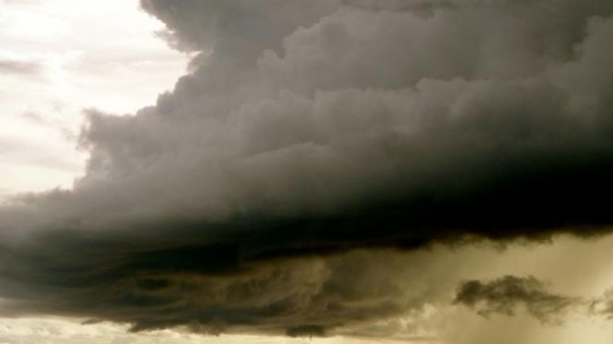 alerta meteo pericol mare de inundatii torenti si viituri peste 70 de case si gospodarii inundate