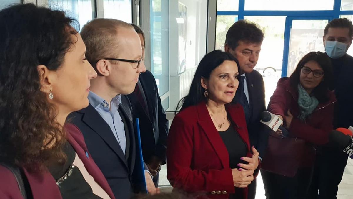 ministrul sanatatii sorina pintea pachetul de servicii medicale de baza nu va scadea